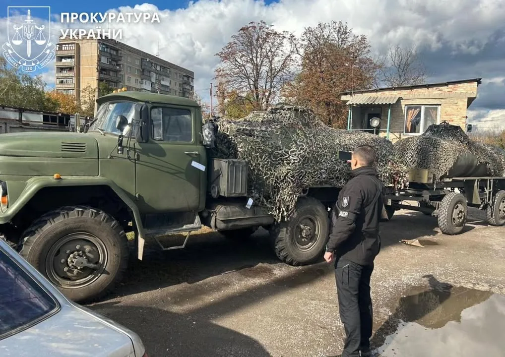 Трьох військових обвинувачують у привласненні майже 20 тис.