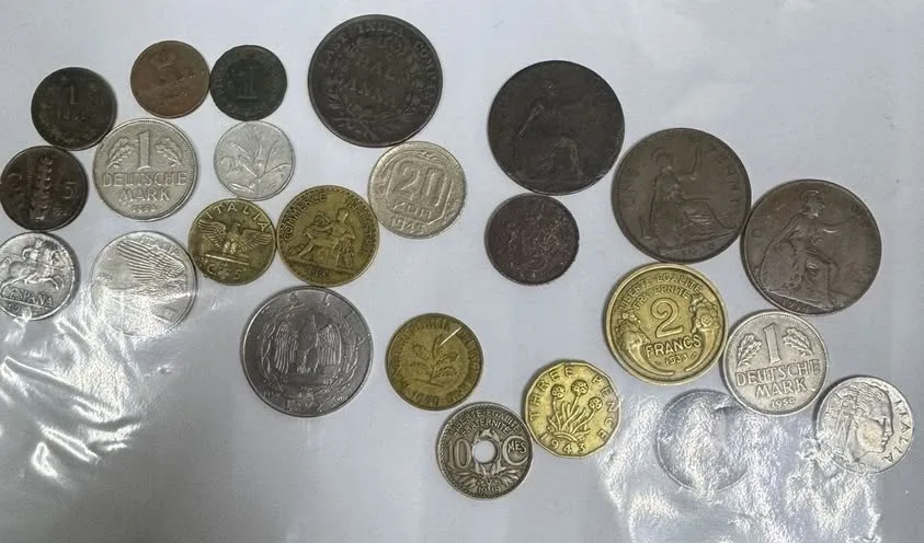 На кордоні з Румунією виявили старовинні монети та ікони