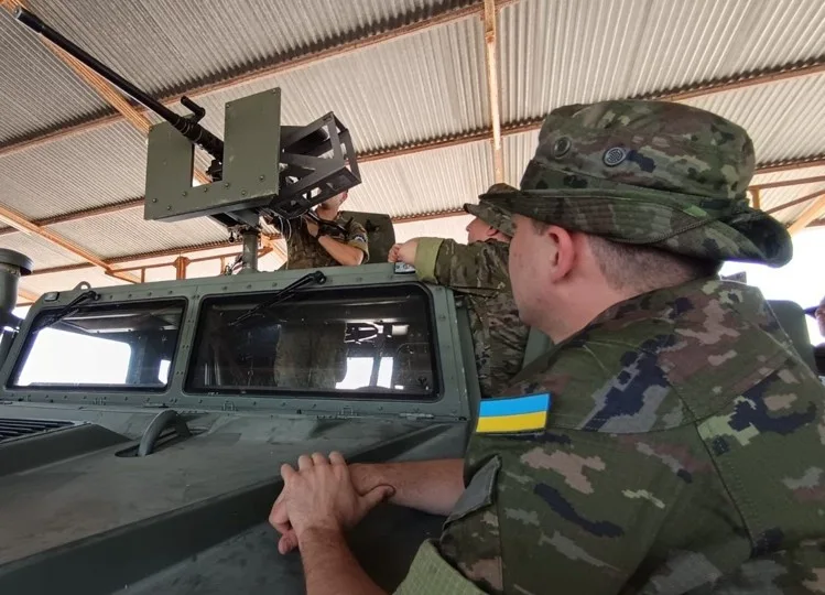 В Іспанії вперше провели спеціалізований курс EUMAM Ukraine зі стрілецького озброєння для військових ЗСУ