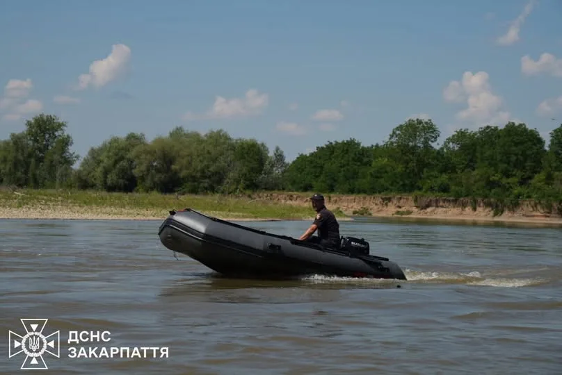 На Закарпатті з Тиси підняли тіло 10-річного хлопчика, якого шукали понад дві доби