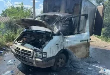 На Донеччині російський FPV-дрон влучив у цивільне авто в Красноторці