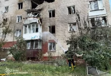 Удар БпЛА РФ по багатоповерхівці в Ізюмі: одна людина загинула, троє поранені