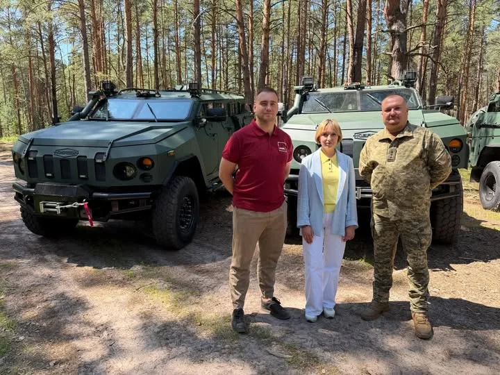 «Українська бронетехніка» та ДБР передали 41-й бригаді перші бронеавтомобілі «Новатор 2»