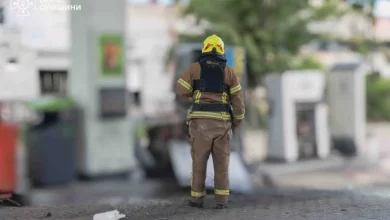 У Сумах російський обстріл знову влучив по АЗС, поранено трьох людей