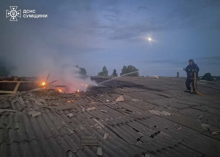 Нічні обстріли Сумщини: загинув чоловік, пошкоджені житлові будинки та інфраструктура