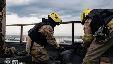 У Харкові уламки російського БпЛА пошкодили дах багатоповерхівки та дитячий майданчик