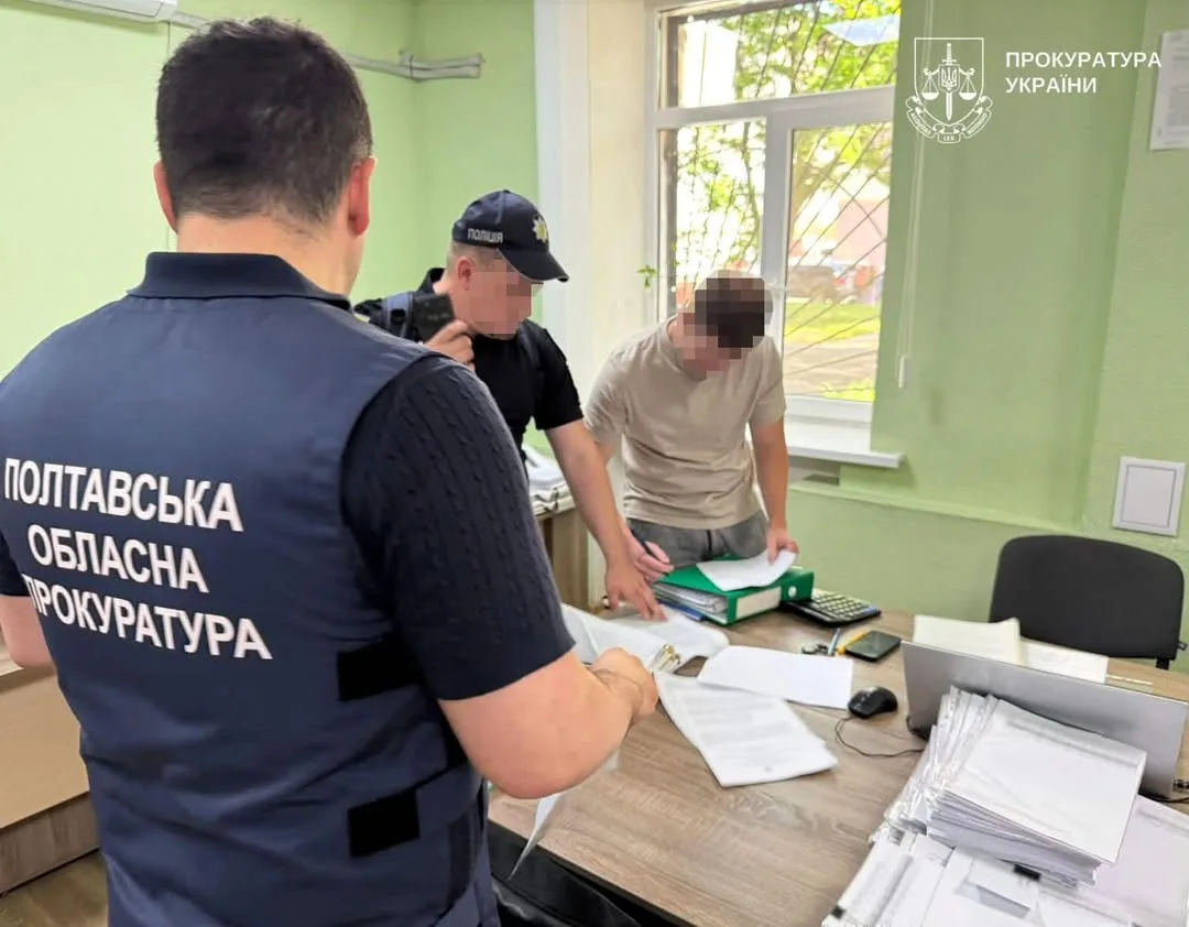 Посадовця агентства місцевих доріг Полтавщини підозрюють у службовій недбалості через ремонт траси