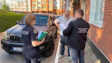 На Хмельниччині підозрюють адвоката та двох посадовців у заволодінні землями громади на понад 53 млн грн
