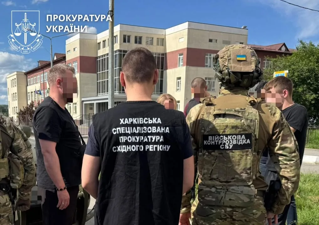 Експрацівника РТЦК та СП підозрюють у схемі незаконного виїзду за кордон за 25 тис.
