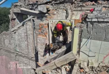 У Львові з-під завалів будинку дістали тіло загиблого після ракетного удару