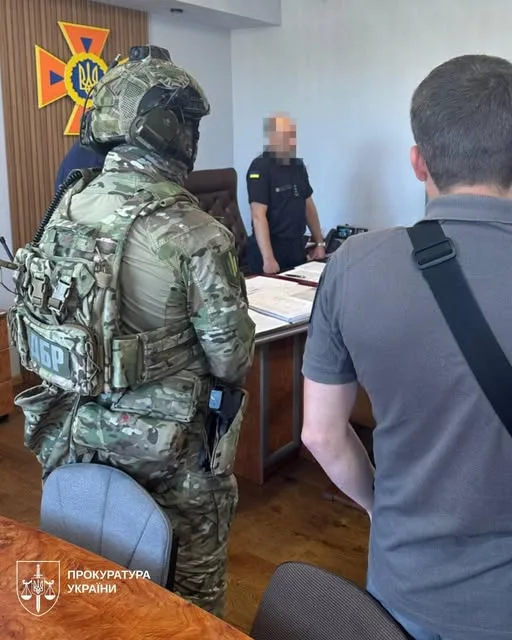 Експосадовця ДСНС Вінниччини обвинувачують в експлуатації підлеглих та незаконному збагаченні