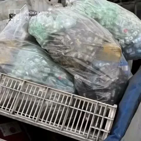 У Києві керівників підприємства підозрюють у забрудненні ґрунту медичними відходами