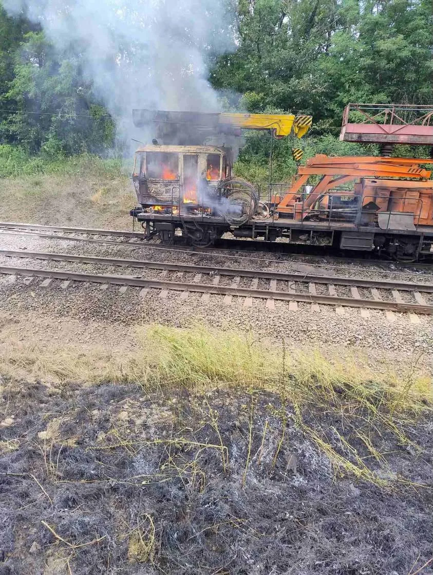 Ворожий БпЛА влучив у дрезину Укрзалізниці під час ремонту на Харківщині