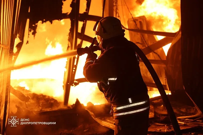 Росіяни обстріляли шість районів Дніпропетровщини, сталися пожежі