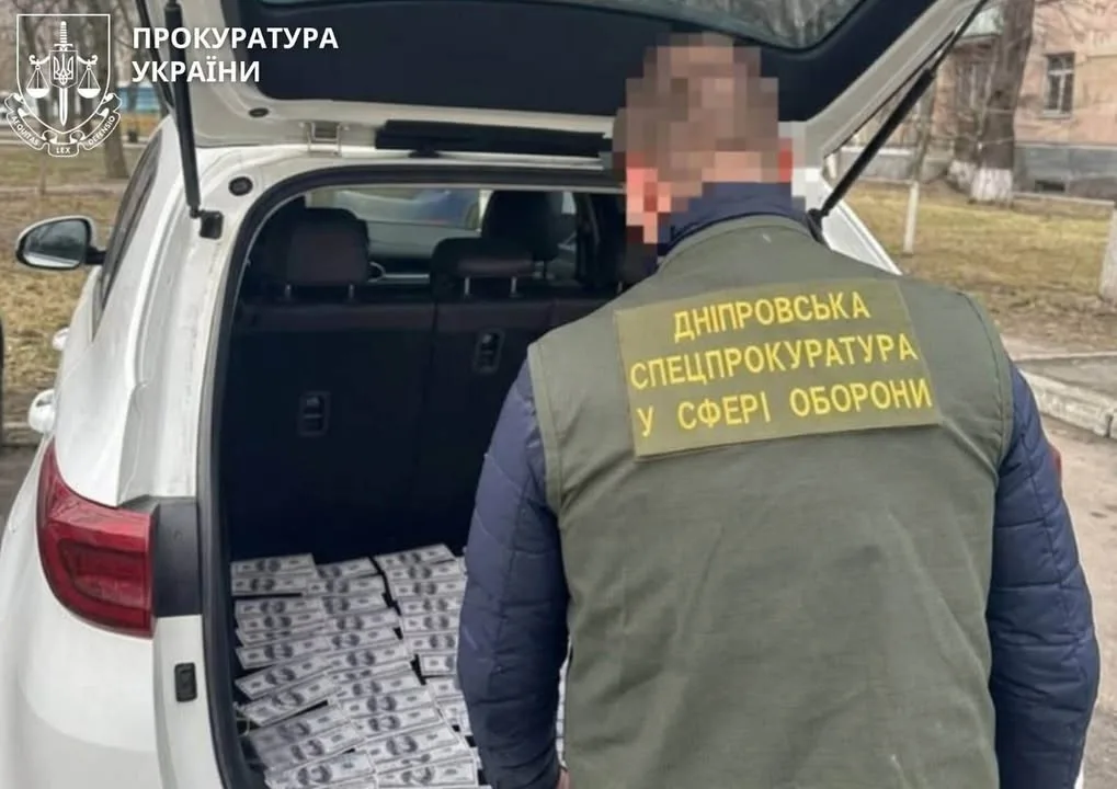 Справу колишньої військовослужбовиці, яка за 20 тис.