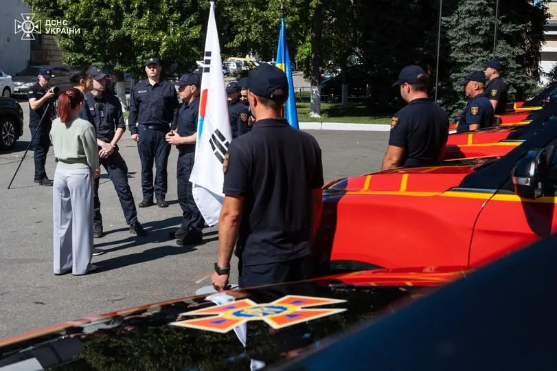 ДСНС України отримала від Республіки Корея перші 5 спеціалізованих пікапів SsangYong