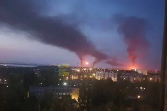 РФ заявила про перехоплення 376 українських дронів і пожежі на нафтобазах
