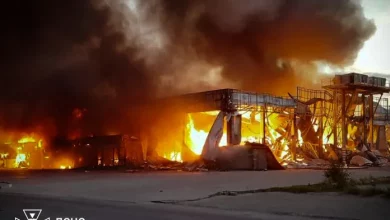 На Миколаївщині дрон атакував будівельний супермаркет у Снігурівці, сталася масштабна пожежа