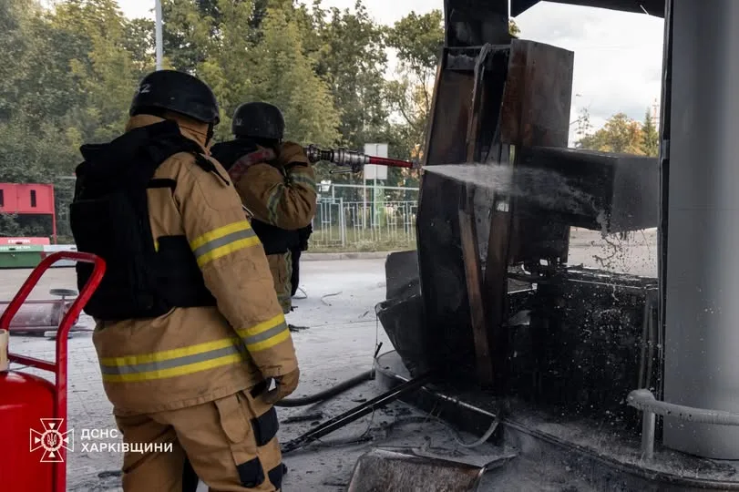 У Харкові FPV-дрон рф влучив у паливну колонку, постраждала жінка