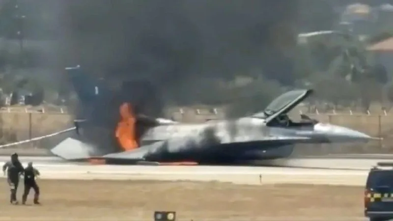 На грецькому острові Закінф палаючий F-16 заблокував роботу аеропорту