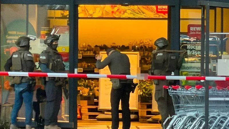 У Берліні поліція звільнила заручницю в супермаркеті Rewe після 11 годин утримання