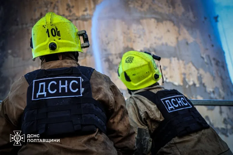 На Полтавщині рятувальники загасили пожежу після ворожої атаки