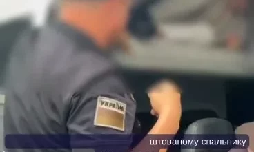 На Буковині перевізник за $10 тисяч намагався вивезти чоловіка до Румунії у спальнику мікроавтобуса