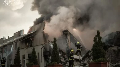 У Києві ліквідовують наслідки масованої ракетної атаки РФ: є загиблі та поранені