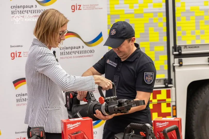 Німеччина передала ДСНС України 10 комплектів гідравлічного рятувального обладнання