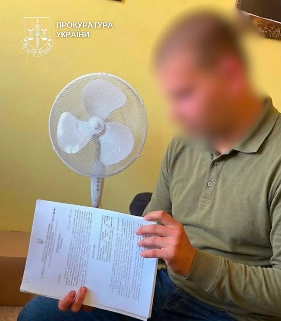 У Києві 26-річному чоловіку повідомили про підозру у сексуальному насильстві та торгівлі підлітком