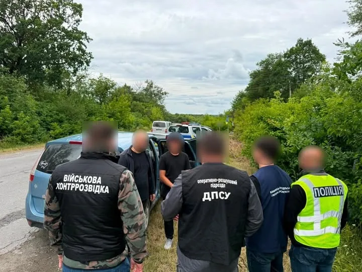 На Хмельниччині викрили канал незаконного переправлення через кордон