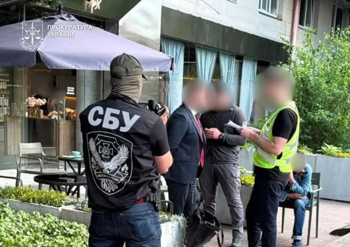 У Києві затримали адвоката за підозрою у зловживанні впливом на суддю за 30 тисяч доларів