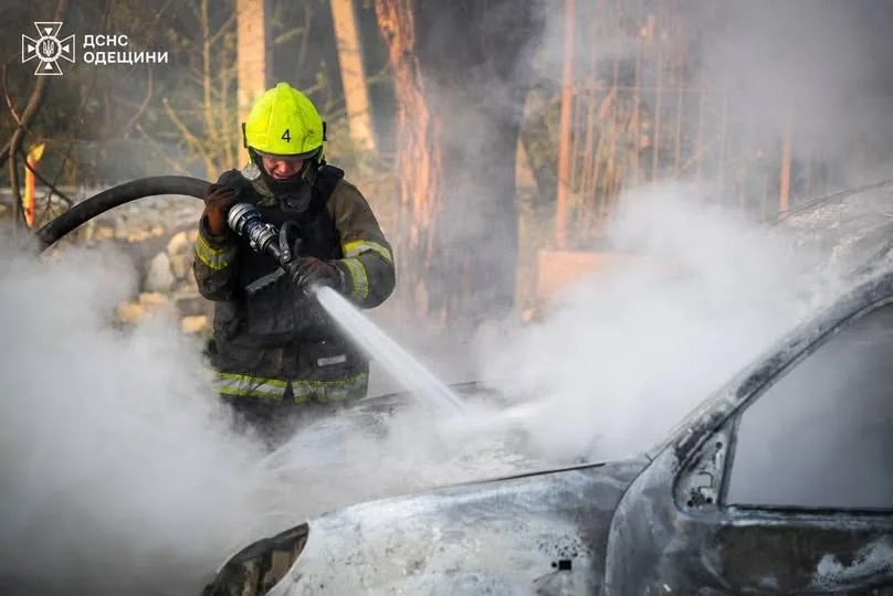 Одещина: рятувальники ліквідували пожежу після ракетного удару РФ