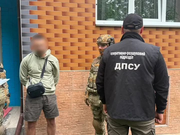 На Хмельниччині викрили канал незаконного переправлення людей до Молдови