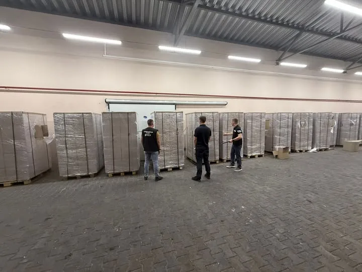 На кордоні в пункті пропуску «Мамалига» виявили контрабанду сигарет під виглядом полуниці