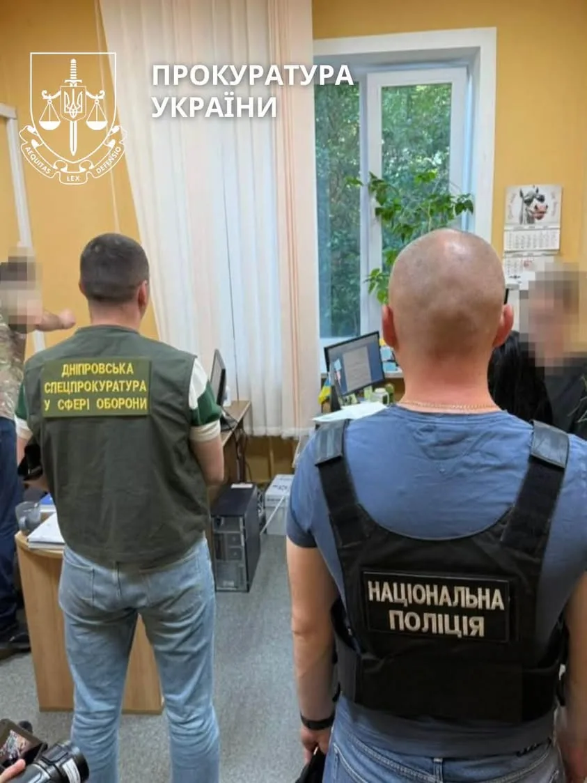 У Дніпрі підозрюють посадовців ДМС у схемі незаконного виїзду військовозобов’язаних