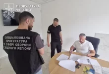 Керівників медслужби військової частини та їхню підлеглу підозрюють у незаконних «бойових» на понад 2,35 млн грн
