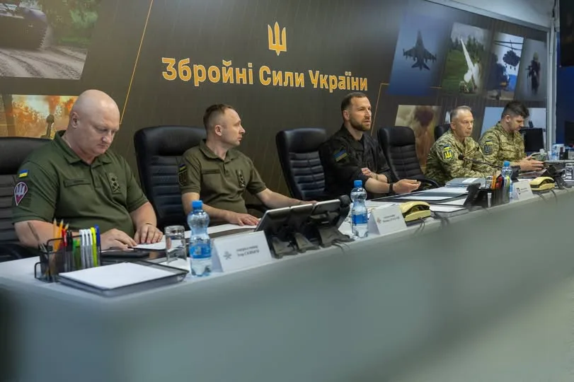 Євгеній Хмара представив нового Головнокомандувача ЗСУ Михайла Драпатого та начальника Генштабу Ігоря Скибюка