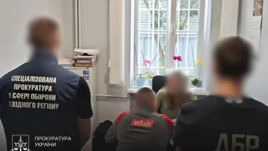 На Закарпатті екскомандира та військовослужбовицю підозрюють у майже дворічному ухиленні від служби