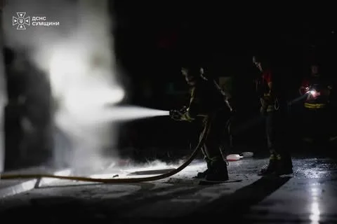 У Сумській області росіяни вночі вдарили по АЗС, сталися пожежі