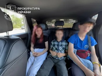 На Рівненщині судитимуть жінку за спробу продати трьох дітей і залучення їх до збуту PVP