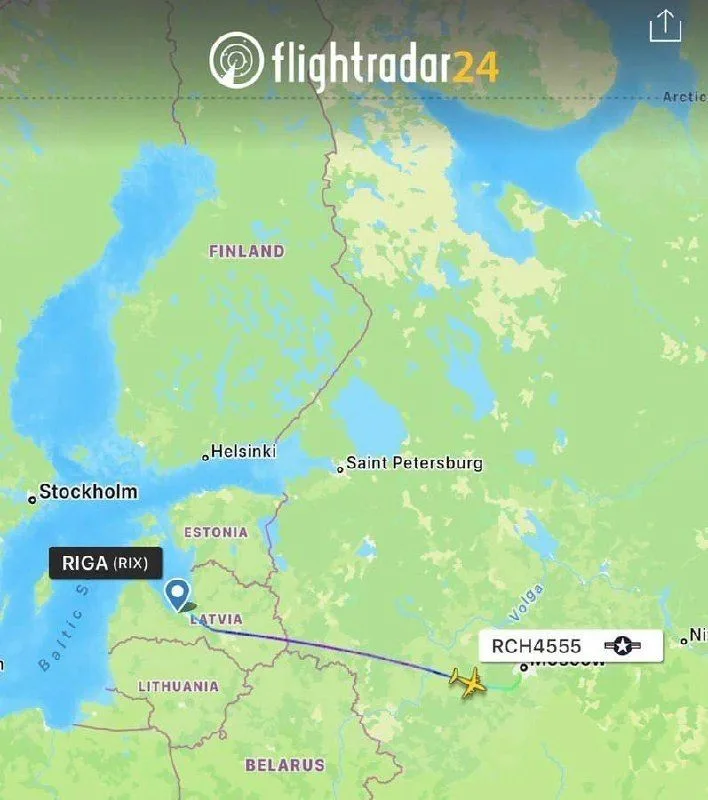 Військово-транспортний літак США C-17 приземлився у московському аеропорту Внуково