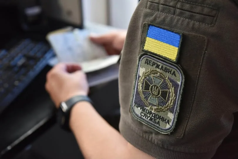 На пункті пропуску «Грушів» викрили спробу підкупу прикордонника