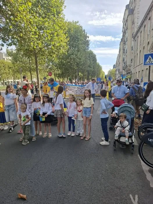 У Франції та Німеччині пройшли акції на підтримку зниклих безвісти захисників 115 ОМбр