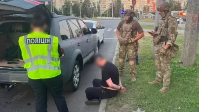 На Харківщині затримали військовослужбовця за 20 000 доларів неправомірної вигоди