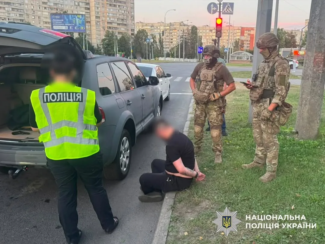 На Харківщині затримали військовослужбовця за 20 000 доларів неправомірної вигоди