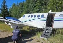 У Канаді літак під час аварійної посадки врізався в авто: загинула жінка