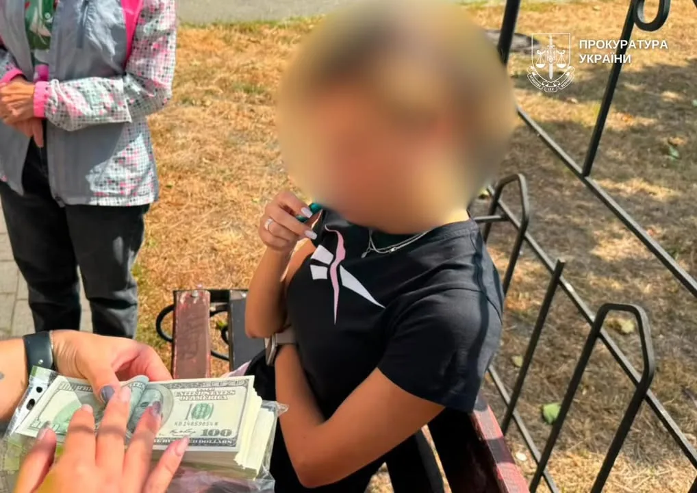 У Києві затримали волонтерку та працівницю районного Червоного Хреста за підозрою у схемі «броні» за 20 тис.