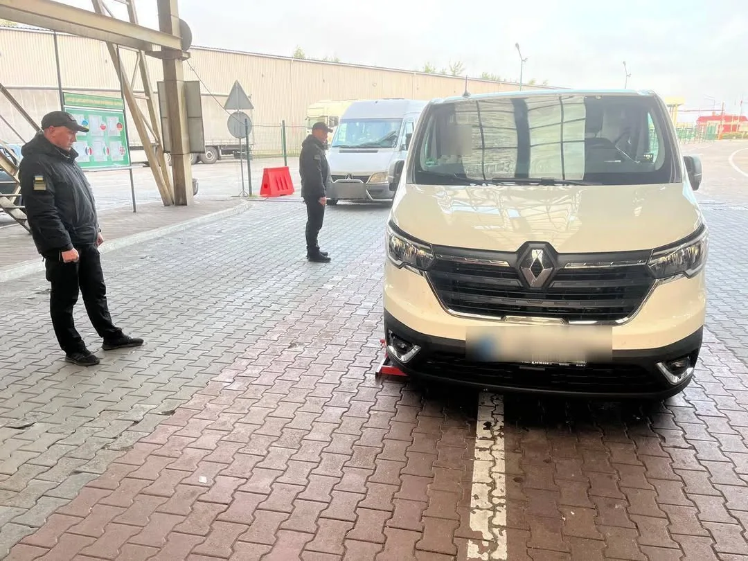 У пункті пропуску «Краківець» виявили викрадений у Німеччині автомобіль Renault