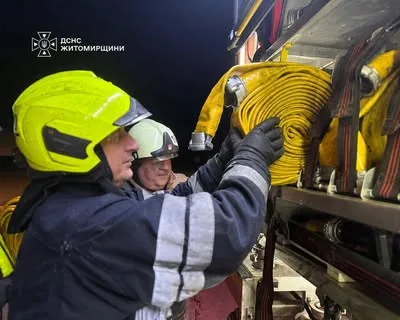 Російський обстріл Житомирщини спричинив пожежу вантажівок